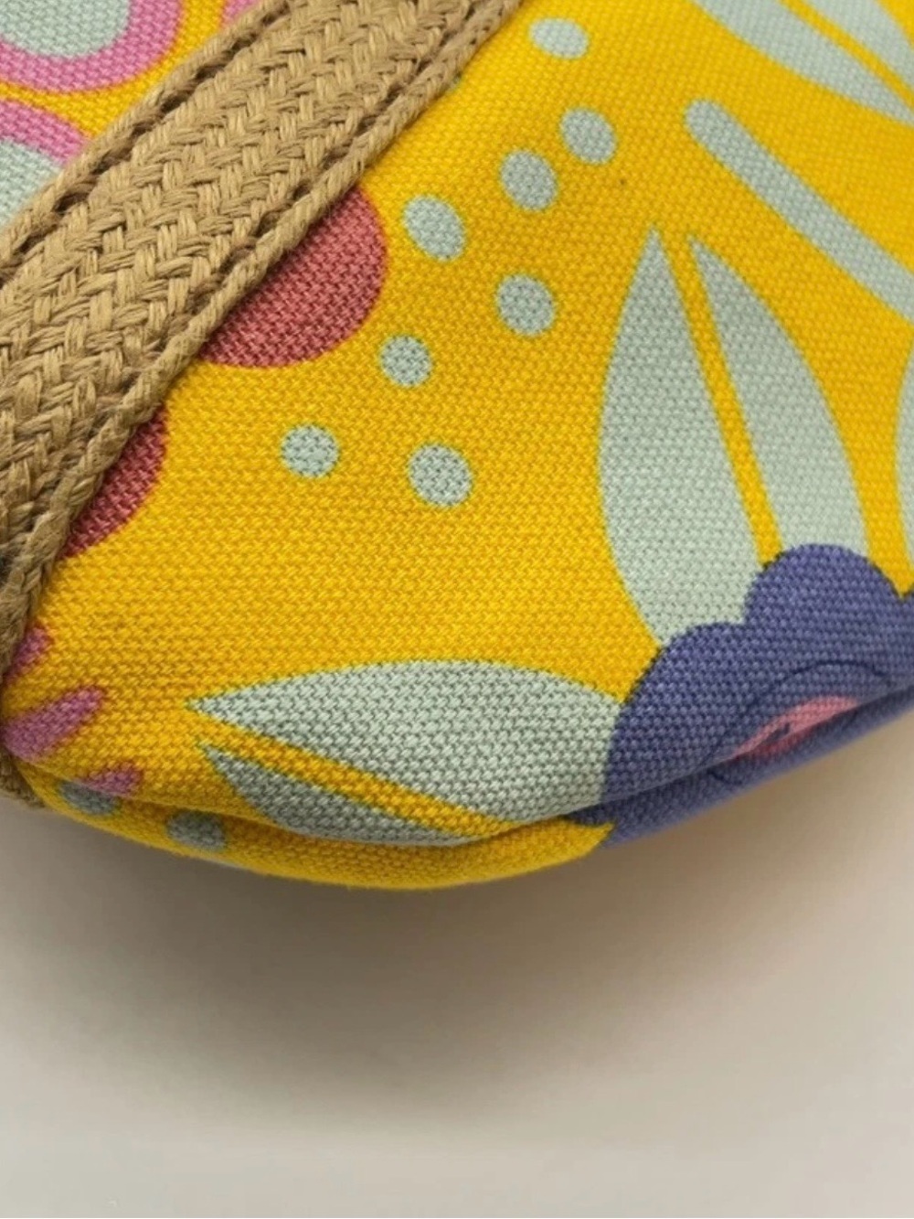⭐️⭐️⭐️Authentic CHANEL⭐️⭐️⭐️High Summer Flower Tote - Yellow Canvas & Leather - Picture 10 of 15